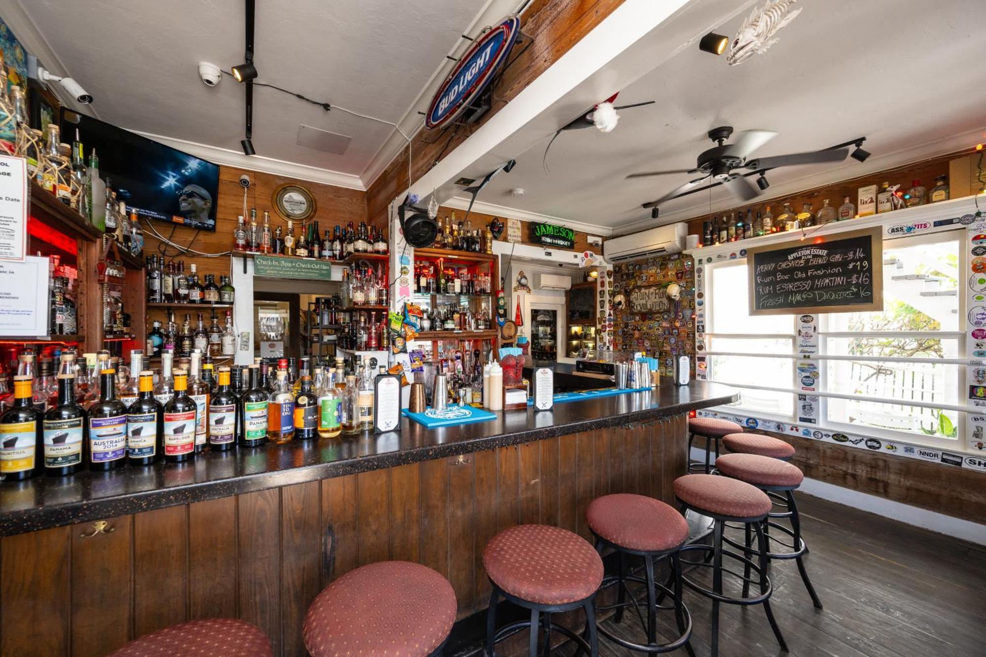 The Speakeasy Inn And Rum Bar คีย์เวสต์ ภายนอก รูปภาพ